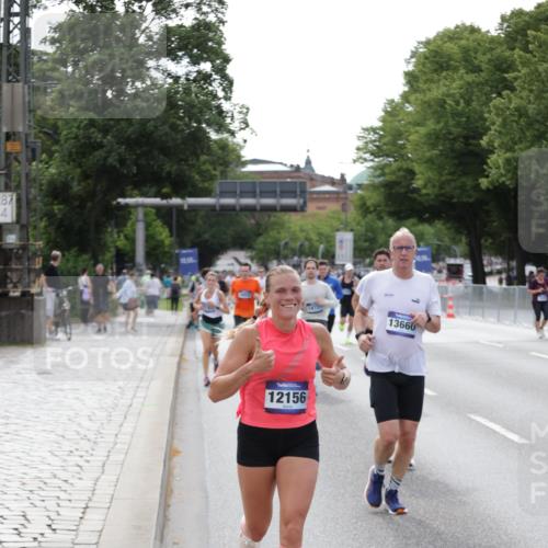 29.06.2025 - hella hamburg halbmarathon Jannik Wohlers http://msf.ph/oto/8144058 29.06.2025 10:08:51 Lombardsbrücke 1147, 1188, 1838, 2978, 4859, 5806, 5885, 6674, 7187, 9718, 10194, 10819, 11067, 11496, 12156, 12862, 13210, 13660, 14736, 17347, 18726, 18727 meine-sportfotos.de