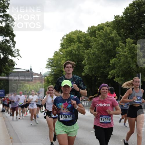 29.06.2025 - hella hamburg halbmarathon Jannik Wohlers http://msf.ph/oto/8144060 29.06.2025 10:46:07 Lombardsbrücke 1371, 1375, 1608, 1837, 2500, 2697, 3469, 3734, 4355, 4448, 4604, 6124, 6161, 7303, 7364, 7368, 7374, 7767, 8477, 8551, 8700, 9691, 10153, 10230, 12333, 12522, 13076, 13122, 13213, 13449, 13969, 14250, 14261, 14473, 15305, 15683, 15852, 16218, 16717, 16882, 16912, 16987, 17006, 17419, 17459, 17633, 17704, 17936, 18458 meine-sportfotos.de