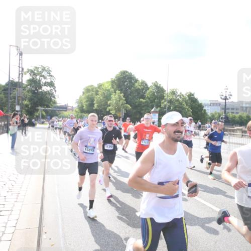 29.06.2025 - hella hamburg halbmarathon Jannik Wohlers http://msf.ph/oto/8144063 29.06.2025 09:52:38 Lombardsbrücke 1012, 1391, 1735, 1782, 2048, 2213, 2233, 2590, 2788, 2970, 3021, 3098, 3304, 3907, 3917, 3928, 4277, 4691, 4933, 4981, 4997, 5132, 5476, 5682, 6081, 6152, 6712, 6716, 7005, 7093, 7147, 7325, 7599, 8145, 8467, 8664, 8694, 8704, 8722, 8819, 9081, 9213, 9232, 9374, 9538, 9540, 9585, 10208, 10211, 10216, 10251, 10313, 10750, 11094, 11153, 11291, 11346, 11469, 11778, 12154, 12534, 12685, 12783, 12966, 13051, 13709, 13782, 14351, 14661, 14690, 15126, 15133 meine-sportfotos.de