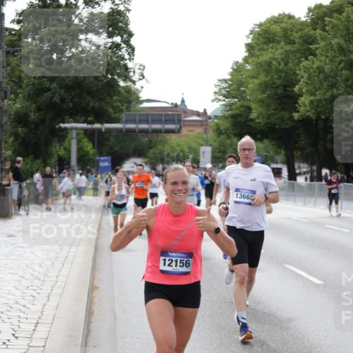 29.06.2025 - hella hamburg halbmarathon Jannik Wohlers http://msf.ph/oto/8144077 29.06.2025 10:08:51 Lombardsbrücke 1147, 1188, 1838, 2978, 4859, 5806, 5885, 6674, 7187, 9718, 10194, 10819, 11067, 11496, 12156, 12862, 13210, 13660, 14736, 17347, 18726, 18727 meine-sportfotos.de
