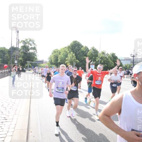 29.06.2025 - hella hamburg halbmarathon Jannik Wohlers http://msf.ph/oto/8144081 29.06.2025 09:52:38 Lombardsbrücke 1012, 1391, 1735, 1782, 2048, 2213, 2233, 2590, 2788, 2970, 3021, 3098, 3304, 3907, 3917, 3928, 4277, 4691, 4933, 4981, 4997, 5132, 5476, 5682, 6081, 6152, 6712, 6716, 7005, 7093, 7147, 7325, 7599, 8145, 8467, 8664, 8694, 8704, 8722, 8819, 9081, 9213, 9232, 9374, 9538, 9540, 9585, 10208, 10211, 10216, 10251, 10313, 10750, 11094, 11153, 11291, 11346, 11469, 11778, 12154, 12534, 12685, 12783, 12966, 13051, 13709, 13782, 14351, 14661, 14690, 15126, 15133 meine-sportfotos.de