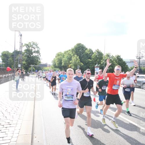 29.06.2025 - hella hamburg halbmarathon Jannik Wohlers http://msf.ph/oto/8144090 29.06.2025 09:52:39 Lombardsbrücke 1012, 1391, 1735, 1782, 2048, 2213, 2233, 2234, 2590, 2788, 2970, 3021, 3098, 3304, 3907, 3917, 3928, 4981, 4997, 5132, 5476, 5682, 6081, 6152, 6712, 6716, 7005, 7093, 7147, 8063, 8145, 8467, 8664, 8694, 8704, 8722, 8819, 9081, 9232, 9374, 9538, 9540, 9585, 10208, 10211, 10216, 10313, 10750, 11094, 11153, 11291, 11346, 11469, 11778, 12154, 12534, 12685, 12783, 12966, 13015, 13051, 13709, 13782, 14351, 14661, 14690, 15126, 15133 meine-sportfotos.de