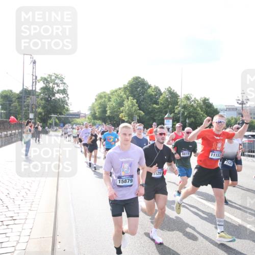 29.06.2025 - hella hamburg halbmarathon Jannik Wohlers http://msf.ph/oto/8144097 29.06.2025 09:52:39 Lombardsbrücke 1012, 1391, 1735, 1782, 2048, 2213, 2233, 2234, 2590, 2788, 2970, 3021, 3098, 3304, 3907, 3917, 3928, 4981, 4997, 5132, 5476, 5682, 6081, 6152, 6712, 6716, 7005, 7093, 7147, 8063, 8145, 8467, 8664, 8694, 8704, 8722, 8819, 9081, 9232, 9374, 9538, 9540, 9585, 10208, 10211, 10216, 10313, 10750, 11094, 11153, 11291, 11346, 11469, 11778, 12154, 12534, 12685, 12783, 12966, 13015, 13051, 13709, 13782, 14351, 14661, 14690, 15126, 15133 meine-sportfotos.de