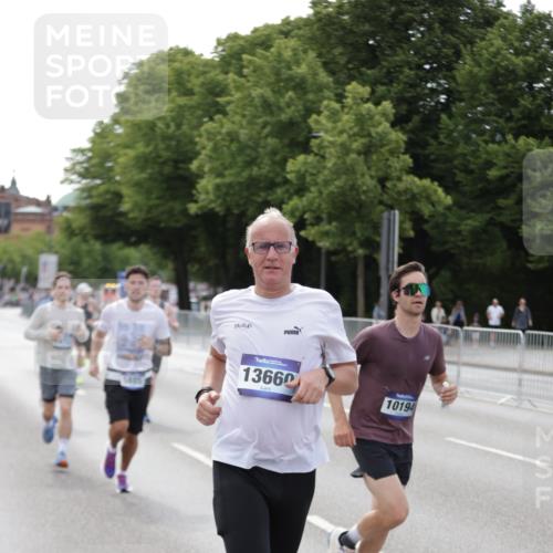 29.06.2025 - hella hamburg halbmarathon Jannik Wohlers http://msf.ph/oto/8144112 29.06.2025 10:08:53 Lombardsbrücke 1147, 1188, 1838, 2978, 4859, 5806, 5885, 6674, 7187, 9718, 10194, 10819, 11067, 11496, 12156, 12862, 13210, 13660, 14736, 17347, 18726, 18727, 19166 meine-sportfotos.de