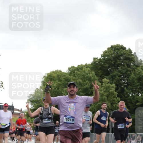 29.06.2025 - hella hamburg halbmarathon Jannik Wohlers http://msf.ph/oto/8144113 29.06.2025 10:46:15 Lombardsbrücke 1371, 1375, 1608, 1837, 1999, 2162, 2697, 3277, 3406, 3407, 3469, 3734, 4202, 4296, 4342, 4355, 4604, 5700, 6124, 6161, 6740, 7303, 7412, 7767, 7827, 8477, 8551, 9243, 9691, 10230, 10591, 13076, 13449, 13969, 14011, 14261, 14473, 15305, 15852, 16218, 16882, 16987, 17419, 17459, 17633, 18458, 18881, 18924 meine-sportfotos.de