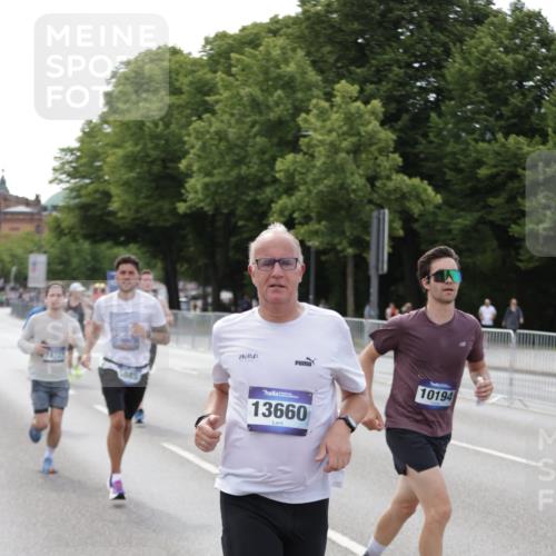 29.06.2025 - hella hamburg halbmarathon Jannik Wohlers http://msf.ph/oto/8144120 29.06.2025 10:08:53 Lombardsbrücke 1147, 1188, 1838, 2978, 4859, 5806, 5885, 6674, 7187, 9718, 10194, 10819, 11067, 11496, 12156, 12862, 13210, 13660, 14736, 17347, 18726, 18727, 19166 meine-sportfotos.de
