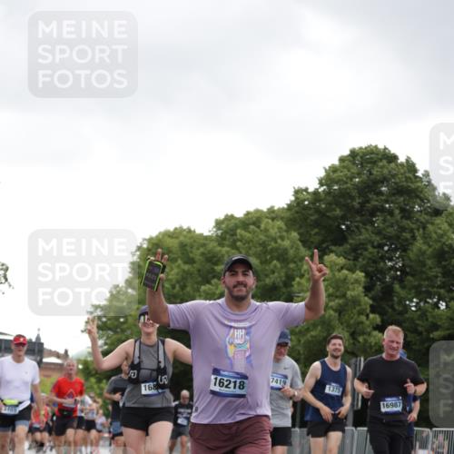 29.06.2025 - hella hamburg halbmarathon Jannik Wohlers http://msf.ph/oto/8144121 29.06.2025 10:46:15 Lombardsbrücke 1371, 1375, 1608, 1837, 1999, 2162, 2697, 3277, 3406, 3407, 3469, 3734, 4202, 4296, 4342, 4355, 4604, 5700, 6124, 6161, 6740, 7303, 7412, 7767, 7827, 8477, 8551, 9243, 9691, 10230, 10591, 13076, 13449, 13969, 14011, 14261, 14473, 15305, 15852, 16218, 16882, 16987, 17419, 17459, 17633, 18458, 18881, 18924 meine-sportfotos.de