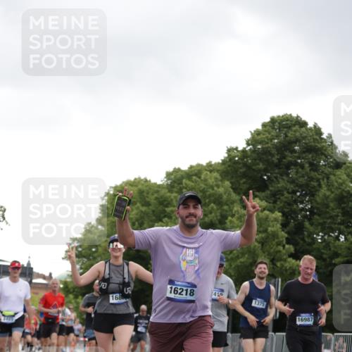 29.06.2025 - hella hamburg halbmarathon Jannik Wohlers http://msf.ph/oto/8144126 29.06.2025 10:46:15 Lombardsbrücke 1371, 1375, 1608, 1837, 1999, 2162, 2697, 3277, 3406, 3407, 3469, 3734, 4202, 4296, 4342, 4355, 4604, 5700, 6124, 6161, 6740, 7303, 7412, 7767, 7827, 8477, 8551, 9243, 9691, 10230, 10591, 13076, 13449, 13969, 14011, 14261, 14473, 15305, 15852, 16218, 16882, 16987, 17419, 17459, 17633, 18458, 18881, 18924 meine-sportfotos.de