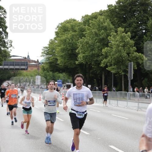 29.06.2025 - hella hamburg halbmarathon Jannik Wohlers http://msf.ph/oto/8144140 29.06.2025 10:08:54 Lombardsbrücke 1147, 1188, 1838, 2978, 4859, 5806, 5885, 6674, 7187, 9718, 10194, 10819, 11067, 11496, 12156, 12862, 13210, 13660, 14736, 15697, 17347, 18726, 18727, 19166 meine-sportfotos.de