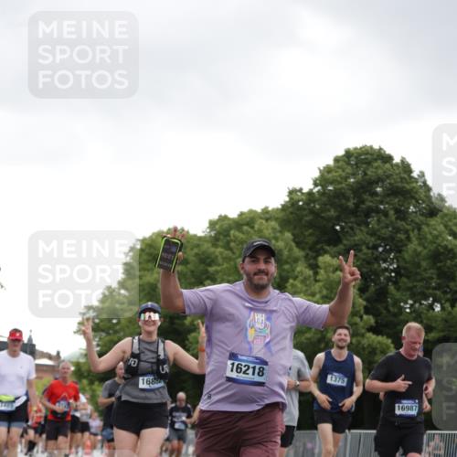29.06.2025 - hella hamburg halbmarathon Jannik Wohlers http://msf.ph/oto/8144142 29.06.2025 10:46:15 Lombardsbrücke 1371, 1375, 1608, 1837, 1999, 2162, 2697, 3277, 3406, 3407, 3469, 3734, 4202, 4296, 4342, 4355, 4604, 5700, 6124, 6161, 6740, 7303, 7412, 7767, 7827, 8477, 8551, 9243, 9691, 10230, 10591, 13076, 13449, 13969, 14011, 14261, 14473, 15305, 15852, 16218, 16882, 16987, 17419, 17459, 17633, 18458, 18881, 18924 meine-sportfotos.de