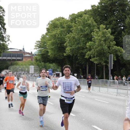 29.06.2025 - hella hamburg halbmarathon Jannik Wohlers http://msf.ph/oto/8144145 29.06.2025 10:08:54 Lombardsbrücke 1147, 1188, 1838, 2978, 4859, 5806, 5885, 6674, 7187, 9718, 10194, 10819, 11067, 11496, 12156, 12862, 13210, 13660, 14736, 15697, 17347, 18726, 18727, 19166 meine-sportfotos.de