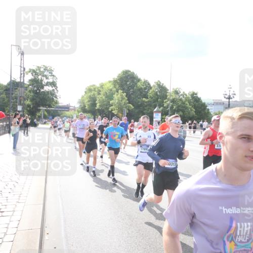 29.06.2025 - hella hamburg halbmarathon Jannik Wohlers http://msf.ph/oto/8144147 29.06.2025 09:52:39 Lombardsbrücke 1012, 1391, 1735, 1782, 2048, 2213, 2233, 2234, 2590, 2788, 2970, 3021, 3098, 3304, 3907, 3917, 3928, 4981, 4997, 5132, 5476, 5682, 6081, 6152, 6712, 6716, 7005, 7093, 7147, 8063, 8145, 8467, 8664, 8694, 8704, 8722, 8819, 9081, 9232, 9374, 9538, 9540, 9585, 10208, 10211, 10216, 10313, 10750, 11094, 11153, 11291, 11346, 11469, 11778, 12154, 12534, 12685, 12783, 12966, 13015, 13051, 13709, 13782, 14351, 14661, 14690, 15126, 15133 meine-sportfotos.de