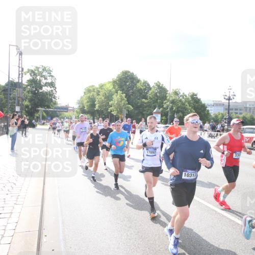 29.06.2025 - hella hamburg halbmarathon Jannik Wohlers http://msf.ph/oto/8144156 29.06.2025 09:52:40 Lombardsbrücke 1012, 1391, 1735, 2048, 2213, 2234, 2590, 2788, 2970, 3021, 3098, 3304, 3907, 3917, 3928, 4981, 4997, 5132, 5476, 5682, 6081, 6152, 6712, 6716, 7005, 7093, 7147, 8063, 8145, 8467, 8664, 8694, 8704, 8722, 8819, 9081, 9232, 9374, 9538, 9540, 9585, 10208, 10211, 10216, 10313, 11094, 11153, 11291, 11346, 11469, 11778, 12154, 12534, 12685, 12783, 12966, 13015, 13051, 13709, 13782, 14351, 14661, 14690, 15126, 15133, 15651 meine-sportfotos.de