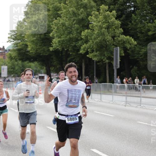 29.06.2025 - hella hamburg halbmarathon Jannik Wohlers http://msf.ph/oto/8144157 29.06.2025 10:08:54 Lombardsbrücke 1147, 1188, 1838, 2978, 4859, 5806, 5885, 6674, 7187, 9718, 10194, 10819, 11067, 11496, 12156, 12862, 13210, 13660, 14736, 15697, 17347, 18726, 18727, 19166 meine-sportfotos.de