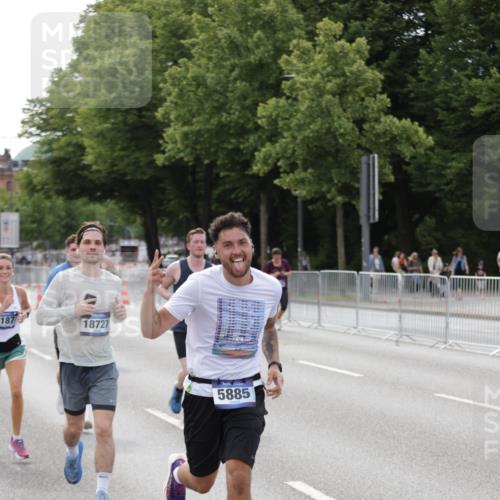 29.06.2025 - hella hamburg halbmarathon Jannik Wohlers http://msf.ph/oto/8144161 29.06.2025 10:08:54 Lombardsbrücke 1147, 1188, 1838, 2978, 4859, 5806, 5885, 6674, 7187, 9718, 10194, 10819, 11067, 11496, 12156, 12862, 13210, 13660, 14736, 15697, 17347, 18726, 18727, 19166 meine-sportfotos.de