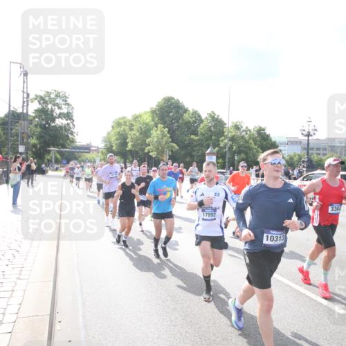 29.06.2025 - hella hamburg halbmarathon Jannik Wohlers http://msf.ph/oto/8144163 29.06.2025 09:52:40 Lombardsbrücke 1012, 1391, 1735, 2048, 2213, 2234, 2590, 2788, 2970, 3021, 3098, 3304, 3907, 3917, 3928, 4981, 4997, 5132, 5476, 5682, 6081, 6152, 6712, 6716, 7005, 7093, 7147, 8063, 8145, 8467, 8664, 8694, 8704, 8722, 8819, 9081, 9232, 9374, 9538, 9540, 9585, 10208, 10211, 10216, 10313, 11094, 11153, 11291, 11346, 11469, 11778, 12154, 12534, 12685, 12783, 12966, 13015, 13051, 13709, 13782, 14351, 14661, 14690, 15126, 15133, 15651 meine-sportfotos.de