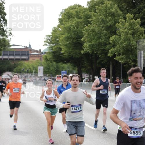 29.06.2025 - hella hamburg halbmarathon Jannik Wohlers http://msf.ph/oto/8144166 29.06.2025 10:08:55 Lombardsbrücke 1147, 1188, 1838, 2978, 4859, 5806, 5885, 6674, 7187, 9718, 10194, 10819, 11067, 11496, 12156, 12862, 13210, 13660, 14736, 15697, 17347, 18726, 18727, 19166 meine-sportfotos.de