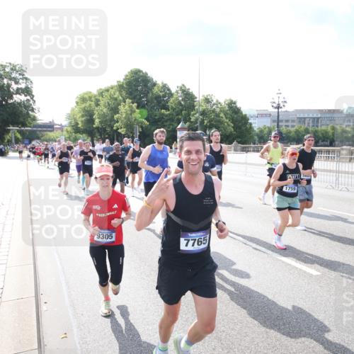 29.06.2025 - hella hamburg halbmarathon Jannik Wohlers http://msf.ph/oto/8144182 29.06.2025 09:52:54 Lombardsbrücke 1012, 1391, 1466, 1558, 1735, 1750, 1759, 2234, 2590, 2623, 4091, 4553, 4997, 5022, 5132, 5623, 5624, 5692, 6081, 6203, 6375, 6460, 6712, 7204, 7322, 7450, 7765, 8063, 8664, 8694, 9126, 9303, 9305, 9534, 9544, 9585, 9794, 10246, 10789, 11094, 11283, 11648, 11858, 12035, 12154, 12643, 12685, 12966, 13015, 13051, 13303, 13450, 13690, 14275, 14351, 14794, 15629, 15651, 15803, 15900, 16105, 16333, 16617, 16685, 16725, 17729 meine-sportfotos.de