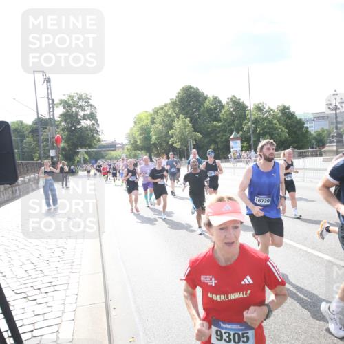 29.06.2025 - hella hamburg halbmarathon Jannik Wohlers http://msf.ph/oto/8144188 29.06.2025 09:52:54 Lombardsbrücke 1012, 1391, 1466, 1558, 1735, 1750, 1759, 2234, 2590, 2623, 4091, 4553, 4997, 5022, 5132, 5623, 5624, 5692, 6081, 6203, 6375, 6460, 6712, 7204, 7322, 7450, 7765, 8063, 8664, 8694, 9126, 9303, 9305, 9534, 9544, 9585, 9794, 10246, 10789, 11094, 11283, 11648, 11858, 12035, 12154, 12643, 12685, 12966, 13015, 13051, 13303, 13450, 13690, 14275, 14351, 14794, 15629, 15651, 15803, 15900, 16105, 16333, 16617, 16685, 16725, 17729 meine-sportfotos.de