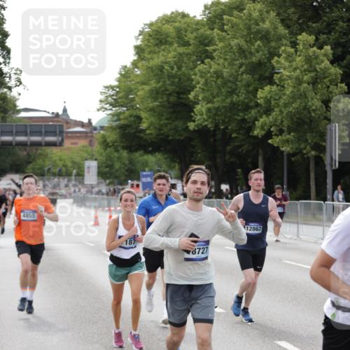 29.06.2025 - hella hamburg halbmarathon Jannik Wohlers http://msf.ph/oto/8144190 29.06.2025 10:08:55 Lombardsbrücke 1147, 1188, 1838, 2978, 4859, 5806, 5885, 6674, 7187, 9718, 10194, 10819, 11067, 11496, 12156, 12862, 13210, 13660, 14736, 15697, 17347, 18726, 18727, 19166 meine-sportfotos.de
