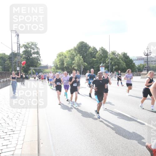 29.06.2025 - hella hamburg halbmarathon Jannik Wohlers http://msf.ph/oto/8144195 29.06.2025 09:52:55 Lombardsbrücke 1012, 1466, 1558, 1735, 1750, 1759, 2234, 2365, 2402, 2623, 4091, 4553, 4997, 5022, 5132, 5623, 5624, 5692, 6081, 6203, 6375, 6460, 6712, 7204, 7322, 7450, 7765, 8063, 8664, 9126, 9303, 9305, 9534, 9544, 9585, 9794, 10246, 10789, 11094, 11283, 11648, 11858, 12035, 12154, 12643, 12685, 12966, 13015, 13051, 13303, 13450, 13690, 14275, 14351, 14794, 15629, 15651, 15803, 15900, 16105, 16333, 16617, 16685, 16725, 17718, 17729 meine-sportfotos.de
