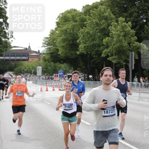 29.06.2025 - hella hamburg halbmarathon Jannik Wohlers http://msf.ph/oto/8144204 29.06.2025 10:08:55 Lombardsbrücke 1147, 1188, 1838, 2978, 4859, 5806, 5885, 6674, 7187, 9718, 10194, 10819, 11067, 11496, 12156, 12862, 13210, 13660, 14736, 15697, 17347, 18726, 18727, 19166 meine-sportfotos.de