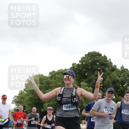 29.06.2025 - hella hamburg halbmarathon Jannik Wohlers http://msf.ph/oto/8144205 29.06.2025 10:46:17 Lombardsbrücke 1371, 1375, 1999, 2162, 2320, 2697, 3277, 3406, 3407, 3469, 3734, 4202, 4296, 4342, 4355, 4604, 5700, 6124, 6161, 6740, 7412, 7767, 7827, 8477, 8551, 8553, 9092, 9243, 9691, 10230, 10591, 12140, 13195, 13757, 13969, 14011, 14181, 14261, 15305, 15852, 16218, 16882, 16987, 17419, 17459, 17633, 18458, 18881, 18924 meine-sportfotos.de