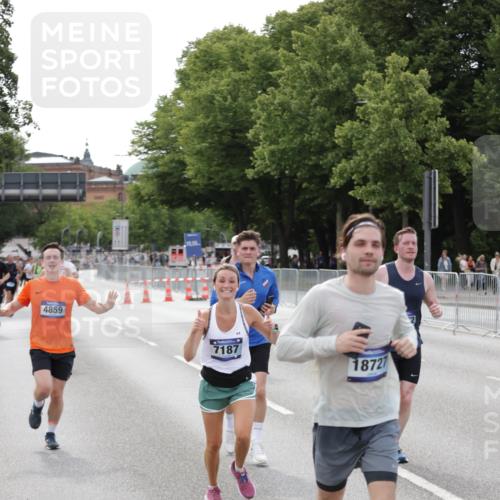 29.06.2025 - hella hamburg halbmarathon Jannik Wohlers http://msf.ph/oto/8144207 29.06.2025 10:08:55 Lombardsbrücke 1147, 1188, 1838, 2978, 4859, 5806, 5885, 6674, 7187, 9718, 10194, 10819, 11067, 11496, 12156, 12862, 13210, 13660, 14736, 15697, 17347, 18726, 18727, 19166 meine-sportfotos.de
