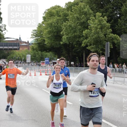29.06.2025 - hella hamburg halbmarathon Jannik Wohlers http://msf.ph/oto/8144212 29.06.2025 10:08:55 Lombardsbrücke 1147, 1188, 1838, 2978, 4859, 5806, 5885, 6674, 7187, 9718, 10194, 10819, 11067, 11496, 12156, 12862, 13210, 13660, 14736, 15697, 17347, 18726, 18727, 19166 meine-sportfotos.de