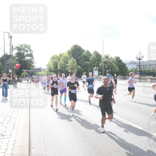 29.06.2025 - hella hamburg halbmarathon Jannik Wohlers http://msf.ph/oto/8144216 29.06.2025 09:52:55 Lombardsbrücke 1012, 1466, 1558, 1735, 1750, 1759, 2234, 2365, 2402, 2623, 4091, 4553, 4997, 5022, 5132, 5623, 5624, 5692, 6081, 6203, 6375, 6460, 6712, 7204, 7322, 7450, 7765, 8063, 8664, 9126, 9303, 9305, 9534, 9544, 9585, 9794, 10246, 10789, 11094, 11283, 11648, 11858, 12035, 12154, 12643, 12685, 12966, 13015, 13051, 13303, 13450, 13690, 14275, 14351, 14794, 15629, 15651, 15803, 15900, 16105, 16333, 16617, 16685, 16725, 17718, 17729 meine-sportfotos.de