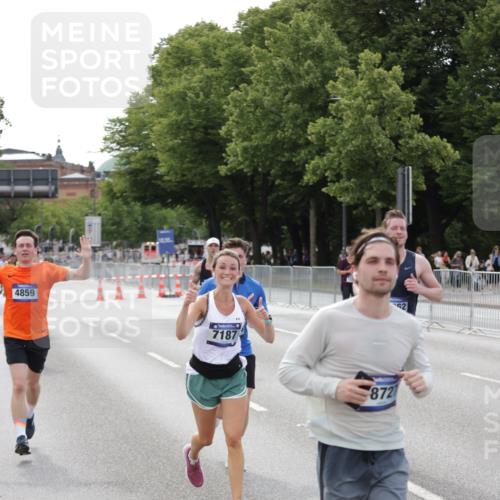 29.06.2025 - hella hamburg halbmarathon Jannik Wohlers http://msf.ph/oto/8144221 29.06.2025 10:08:56 Lombardsbrücke 1188, 1838, 2978, 4859, 5806, 5885, 6674, 7187, 9718, 9988, 10194, 10819, 11067, 12156, 12862, 13210, 13660, 14736, 15697, 16688, 17347, 18726, 18727, 19166 meine-sportfotos.de