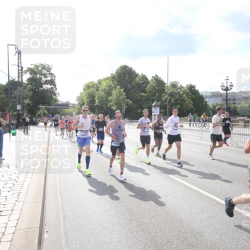 29.06.2025 - hella hamburg halbmarathon Jannik Wohlers http://msf.ph/oto/8144223 29.06.2025 09:52:58 Lombardsbrücke 1466, 1558, 1750, 1759, 2234, 2365, 2402, 2623, 3146, 4091, 4310, 4553, 4997, 5022, 5460, 5623, 5624, 5692, 6203, 6282, 6375, 6460, 7204, 7322, 7450, 7765, 8063, 8664, 9126, 9200, 9303, 9305, 9534, 9544, 9585, 9794, 10246, 10789, 11094, 11283, 11648, 11858, 12035, 12643, 13015, 13051, 13303, 13450, 13690, 14034, 14200, 14275, 14464, 14794, 15519, 15629, 15651, 15803, 15900, 16105, 16286, 16333, 16617, 16685, 16725, 17718, 17729 meine-sportfotos.de