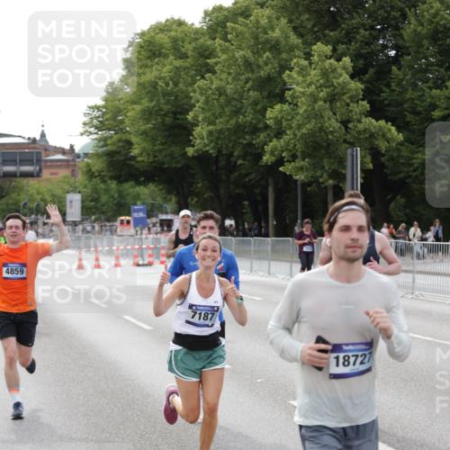 29.06.2025 - hella hamburg halbmarathon Jannik Wohlers http://msf.ph/oto/8144229 29.06.2025 10:08:56 Lombardsbrücke 1188, 1838, 2978, 4859, 5806, 5885, 6674, 7187, 9718, 9988, 10194, 10819, 11067, 12156, 12862, 13210, 13660, 14736, 15697, 16688, 17347, 18726, 18727, 19166 meine-sportfotos.de
