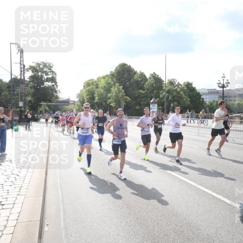 29.06.2025 - hella hamburg halbmarathon Jannik Wohlers http://msf.ph/oto/8144231 29.06.2025 09:52:58 Lombardsbrücke 1466, 1558, 1750, 1759, 2234, 2365, 2402, 2623, 3146, 4091, 4310, 4553, 4997, 5022, 5460, 5623, 5624, 5692, 6203, 6282, 6375, 6460, 7204, 7322, 7450, 7765, 8063, 8664, 9126, 9200, 9303, 9305, 9534, 9544, 9585, 9794, 10246, 10789, 11094, 11283, 11648, 11858, 12035, 12643, 13015, 13051, 13303, 13450, 13690, 14034, 14200, 14275, 14464, 14794, 15519, 15629, 15651, 15803, 15900, 16105, 16286, 16333, 16617, 16685, 16725, 17718, 17729 meine-sportfotos.de