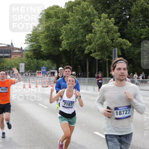 29.06.2025 - hella hamburg halbmarathon Jannik Wohlers http://msf.ph/oto/8144242 29.06.2025 10:08:56 Lombardsbrücke 1188, 1838, 2978, 4859, 5806, 5885, 6674, 7187, 9718, 9988, 10194, 10819, 11067, 12156, 12862, 13210, 13660, 14736, 15697, 16688, 17347, 18726, 18727, 19166 meine-sportfotos.de
