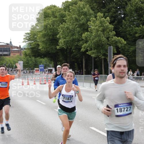 29.06.2025 - hella hamburg halbmarathon Jannik Wohlers http://msf.ph/oto/8144248 29.06.2025 10:08:56 Lombardsbrücke 1188, 1838, 2978, 4859, 5806, 5885, 6674, 7187, 9718, 9988, 10194, 10819, 11067, 12156, 12862, 13210, 13660, 14736, 15697, 16688, 17347, 18726, 18727, 19166 meine-sportfotos.de