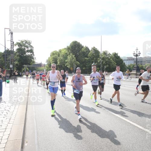 29.06.2025 - hella hamburg halbmarathon Jannik Wohlers http://msf.ph/oto/8144251 29.06.2025 09:52:58 Lombardsbrücke 1466, 1558, 1750, 1759, 2234, 2365, 2402, 2623, 3146, 4091, 4310, 4553, 4997, 5022, 5460, 5623, 5624, 5692, 6203, 6282, 6375, 6460, 7204, 7322, 7450, 7765, 8063, 8664, 9126, 9200, 9303, 9305, 9534, 9544, 9585, 9794, 10246, 10789, 11094, 11283, 11648, 11858, 12035, 12643, 13015, 13051, 13303, 13450, 13690, 14034, 14200, 14275, 14464, 14794, 15519, 15629, 15651, 15803, 15900, 16105, 16286, 16333, 16617, 16685, 16725, 17718, 17729 meine-sportfotos.de