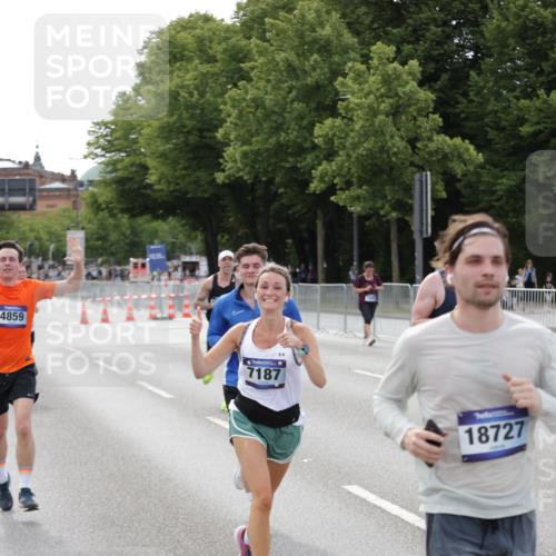 29.06.2025 - hella hamburg halbmarathon Jannik Wohlers http://msf.ph/oto/8144253 29.06.2025 10:08:56 Lombardsbrücke 1188, 1838, 2978, 4859, 5806, 5885, 6674, 7187, 9718, 9988, 10194, 10819, 11067, 12156, 12862, 13210, 13660, 14736, 15697, 16688, 17347, 18726, 18727, 19166 meine-sportfotos.de