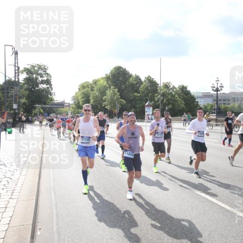 29.06.2025 - hella hamburg halbmarathon Jannik Wohlers http://msf.ph/oto/8144263 29.06.2025 09:52:58 Lombardsbrücke 1466, 1558, 1750, 1759, 2234, 2365, 2402, 2623, 3146, 4091, 4310, 4553, 4997, 5022, 5460, 5623, 5624, 5692, 6203, 6282, 6375, 6460, 7204, 7322, 7450, 7765, 8063, 8664, 9126, 9200, 9303, 9305, 9534, 9544, 9585, 9794, 10246, 10789, 11094, 11283, 11648, 11858, 12035, 12643, 13015, 13051, 13303, 13450, 13690, 14034, 14200, 14275, 14464, 14794, 15519, 15629, 15651, 15803, 15900, 16105, 16286, 16333, 16617, 16685, 16725, 17718, 17729 meine-sportfotos.de