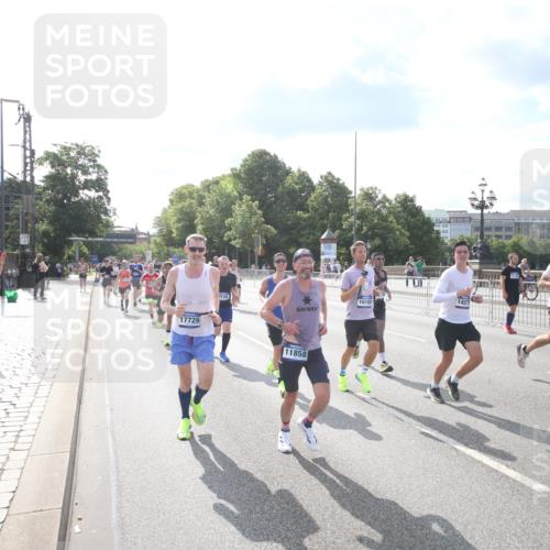29.06.2025 - hella hamburg halbmarathon Jannik Wohlers http://msf.ph/oto/8144268 29.06.2025 09:52:58 Lombardsbrücke 1466, 1558, 1750, 1759, 2234, 2365, 2402, 2623, 3146, 4091, 4310, 4553, 4997, 5022, 5460, 5623, 5624, 5692, 6203, 6282, 6375, 6460, 7204, 7322, 7450, 7765, 8063, 8664, 9126, 9200, 9303, 9305, 9534, 9544, 9585, 9794, 10246, 10789, 11094, 11283, 11648, 11858, 12035, 12643, 13015, 13051, 13303, 13450, 13690, 14034, 14200, 14275, 14464, 14794, 15519, 15629, 15651, 15803, 15900, 16105, 16286, 16333, 16617, 16685, 16725, 17718, 17729 meine-sportfotos.de