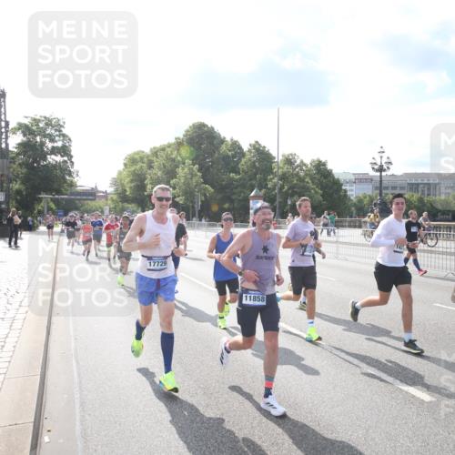 29.06.2025 - hella hamburg halbmarathon Jannik Wohlers http://msf.ph/oto/8144280 29.06.2025 09:52:58 Lombardsbrücke 1466, 1558, 1750, 1759, 2234, 2365, 2402, 2623, 3146, 4091, 4310, 4553, 4997, 5022, 5460, 5623, 5624, 5692, 6203, 6282, 6375, 6460, 7204, 7322, 7450, 7765, 8063, 8664, 9126, 9200, 9303, 9305, 9534, 9544, 9585, 9794, 10246, 10789, 11094, 11283, 11648, 11858, 12035, 12643, 13015, 13051, 13303, 13450, 13690, 14034, 14200, 14275, 14464, 14794, 15519, 15629, 15651, 15803, 15900, 16105, 16286, 16333, 16617, 16685, 16725, 17718, 17729 meine-sportfotos.de