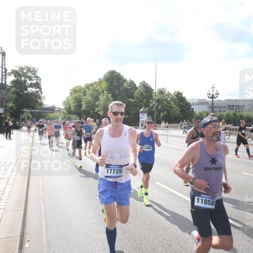 29.06.2025 - hella hamburg halbmarathon Jannik Wohlers http://msf.ph/oto/8144296 29.06.2025 09:52:59 Lombardsbrücke 1466, 1558, 1750, 1759, 2234, 2365, 2402, 2623, 3146, 4091, 4310, 4553, 5022, 5460, 5623, 5624, 5692, 6203, 6282, 6375, 6460, 7204, 7322, 7450, 7765, 8063, 9126, 9200, 9303, 9305, 9534, 9544, 9585, 9794, 10246, 10789, 11283, 11648, 11858, 12035, 12643, 13009, 13015, 13303, 13450, 13690, 14034, 14200, 14275, 14464, 14794, 15519, 15629, 15651, 15803, 15900, 16105, 16286, 16333, 16617, 16685, 16725, 17718, 17729 meine-sportfotos.de
