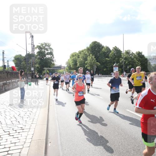 29.06.2025 - hella hamburg halbmarathon Jannik Wohlers http://msf.ph/oto/8144312 29.06.2025 09:53:02 Lombardsbrücke 1466, 1558, 1750, 1759, 2365, 2402, 2623, 3146, 3414, 4091, 4310, 4553, 5022, 5460, 5623, 5624, 5692, 6071, 6203, 6282, 6375, 6460, 6903, 7204, 7322, 7450, 7765, 9126, 9200, 9303, 9305, 9534, 9544, 9794, 9965, 10246, 10789, 11283, 11648, 11858, 12035, 12643, 13009, 13303, 13450, 13690, 14034, 14200, 14275, 14464, 14794, 15519, 15629, 15803, 15900, 16105, 16286, 16333, 16617, 16685, 16725, 17384, 17718, 17729, 17748, 17960, 18678 meine-sportfotos.de