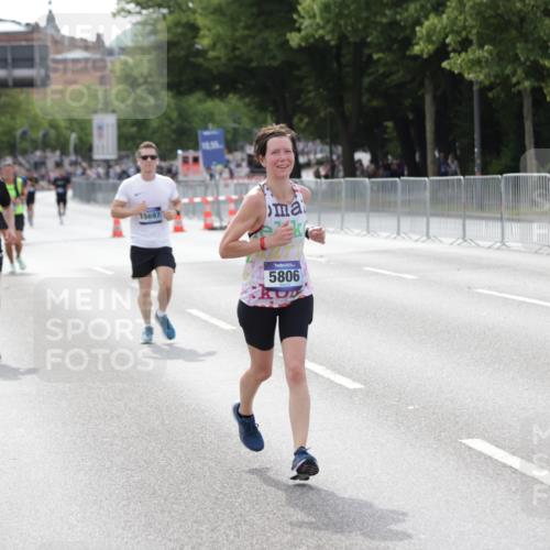 29.06.2025 - hella hamburg halbmarathon Jannik Wohlers http://msf.ph/oto/8144323 29.06.2025 10:08:59 Lombardsbrücke 1483, 1513, 2978, 4859, 5806, 5885, 6674, 7187, 9988, 10194, 12156, 12862, 13210, 13660, 15697, 16688, 18726, 18727, 19166 meine-sportfotos.de