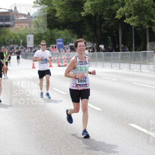 29.06.2025 - hella hamburg halbmarathon Jannik Wohlers http://msf.ph/oto/8144329 29.06.2025 10:08:59 Lombardsbrücke 1483, 1513, 2978, 4859, 5806, 5885, 6674, 7187, 9988, 10194, 12156, 12862, 13210, 13660, 15697, 16688, 18726, 18727, 19166 meine-sportfotos.de