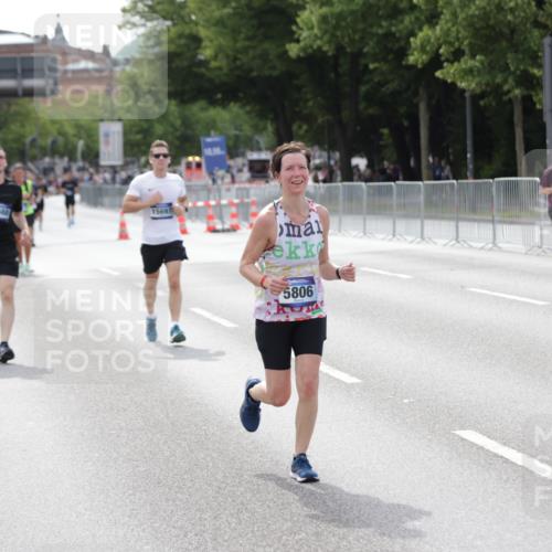 29.06.2025 - hella hamburg halbmarathon Jannik Wohlers http://msf.ph/oto/8144334 29.06.2025 10:08:59 Lombardsbrücke 1483, 1513, 2978, 4859, 5806, 5885, 6674, 7187, 9988, 10194, 12156, 12862, 13210, 13660, 15697, 16688, 18726, 18727, 19166 meine-sportfotos.de