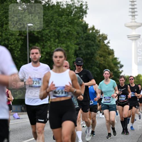 29.06.2025 - hella hamburg halbmarathon Dr. Thomas Lammeyer http://msf.ph/oto/8144335 29.06.2025 10:05:16 Kennedybrücke 1387, 1420, 1526, 1726, 2006, 2091, 2354, 2363, 2490, 2936, 3425, 3625, 3740, 4068, 4238, 4249, 4319, 4370, 4708, 5870, 6087, 6147, 6487, 6531, 6591, 6835, 6924, 7287, 7658, 7757, 7759, 7761, 8030, 8046, 8326, 8691, 8923, 9124, 9932, 10383, 10576, 10705 meine-sportfotos.de