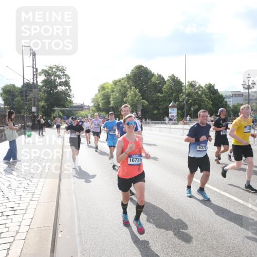 29.06.2025 - hella hamburg halbmarathon Jannik Wohlers http://msf.ph/oto/8144340 29.06.2025 09:53:02 Lombardsbrücke 1466, 1558, 1750, 1759, 2365, 2402, 2623, 3146, 3414, 4091, 4310, 4553, 5022, 5460, 5623, 5624, 5692, 6071, 6203, 6282, 6375, 6460, 6903, 7204, 7322, 7450, 7765, 9126, 9200, 9303, 9305, 9534, 9544, 9794, 9965, 10246, 10789, 11283, 11648, 11858, 12035, 12643, 13009, 13303, 13450, 13690, 14034, 14200, 14275, 14464, 14794, 15519, 15629, 15803, 15900, 16105, 16286, 16333, 16617, 16685, 16725, 17384, 17718, 17729, 17748, 17960, 18678 meine-sportfotos.de