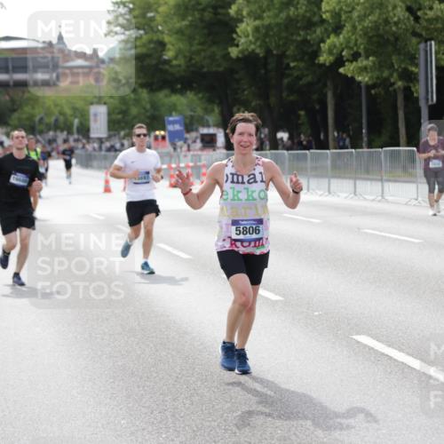 29.06.2025 - hella hamburg halbmarathon Jannik Wohlers http://msf.ph/oto/8144344 29.06.2025 10:09:00 Lombardsbrücke 1483, 1513, 2978, 4859, 5806, 5885, 6674, 7187, 9988, 10194, 12156, 12862, 13210, 13660, 15697, 16688, 18726, 18727, 19166 meine-sportfotos.de