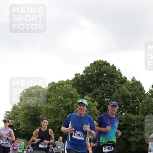 29.06.2025 - hella hamburg halbmarathon Jannik Wohlers http://msf.ph/oto/8144349 29.06.2025 10:46:23 Lombardsbrücke 1073, 1363, 1371, 1375, 1720, 1999, 2162, 2211, 2320, 2981, 3277, 3406, 3407, 3734, 3823, 4202, 4296, 4342, 4604, 5700, 5953, 6740, 7412, 7827, 8477, 8486, 8553, 9050, 9092, 9139, 9243, 9691, 9743, 10514, 10515, 10591, 12140, 13195, 13756, 13757, 13885, 14011, 14181, 14261, 14680, 14891, 16882, 16987, 17419, 17459, 18315, 18881, 18924, 18950 meine-sportfotos.de